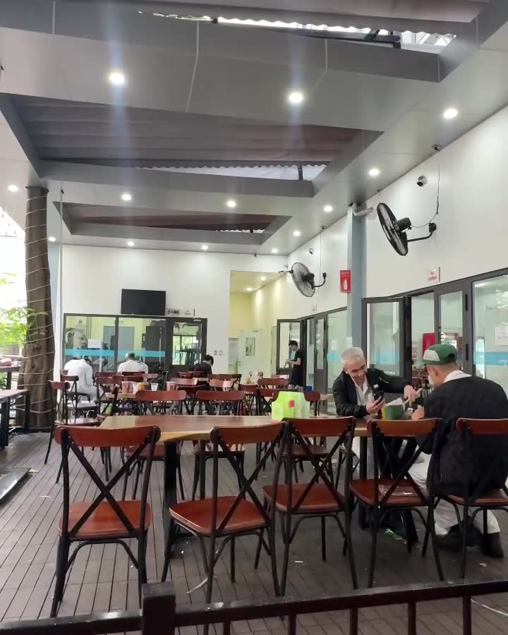 Khu ăn uống ký túc xá