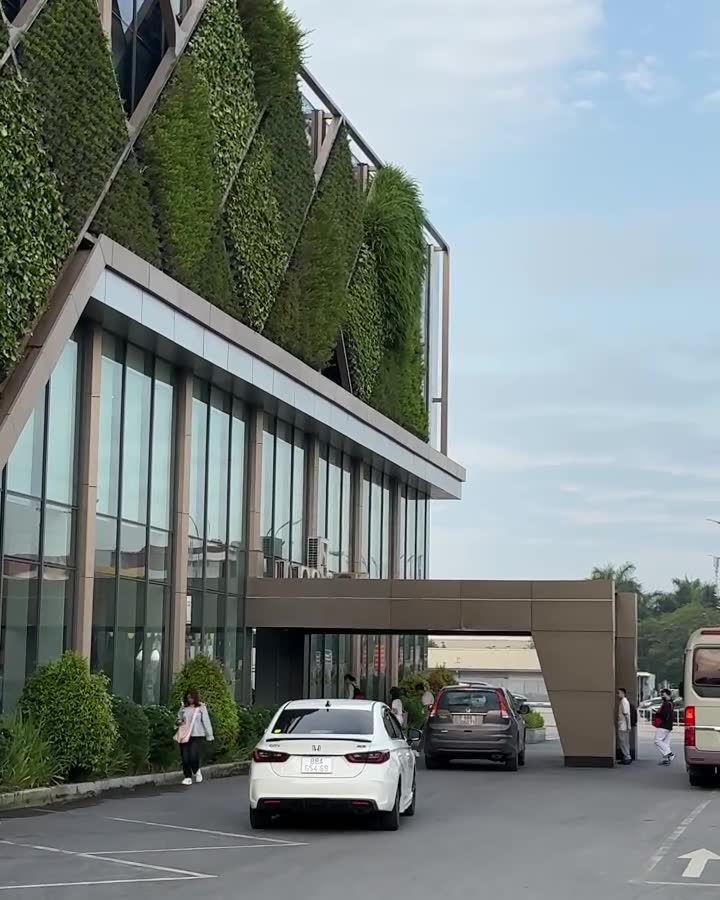 Khuôn viên tòa nhà Honda