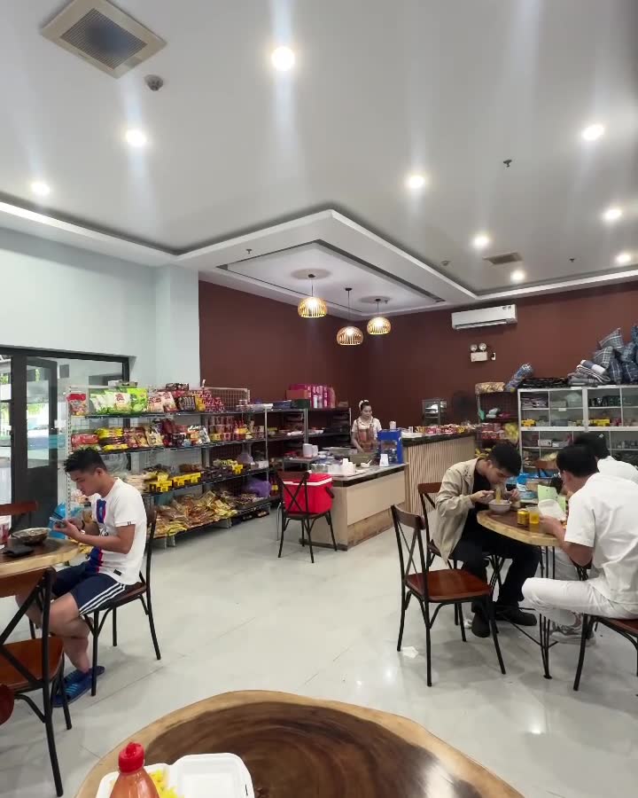 Cửa hàng tiện lợi trong ký túc xá